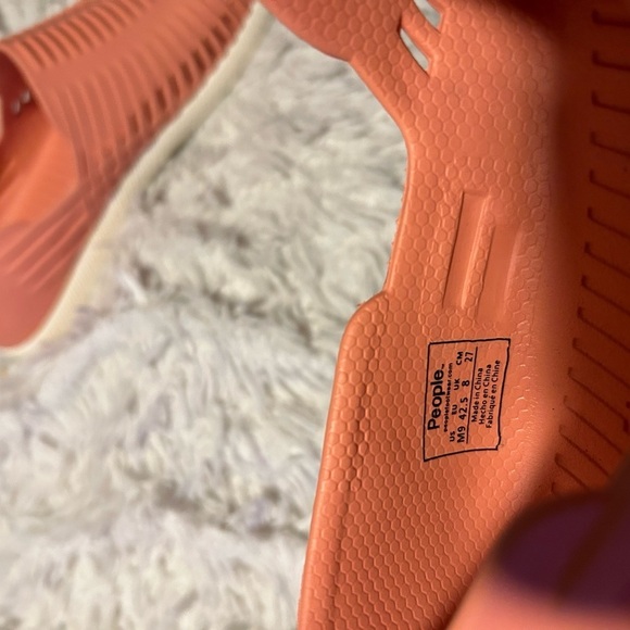 People footwear vegan approved men size 9 coral 👠WN - Picture 4 of 4